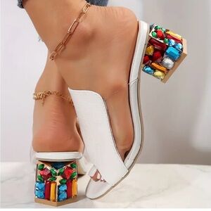 NWOT - Rhinestone Décor Slipper Sandal * White (Size 6.5)